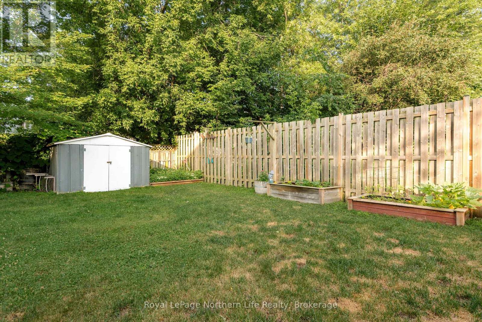 833 MCINTYRE STREET W - 43