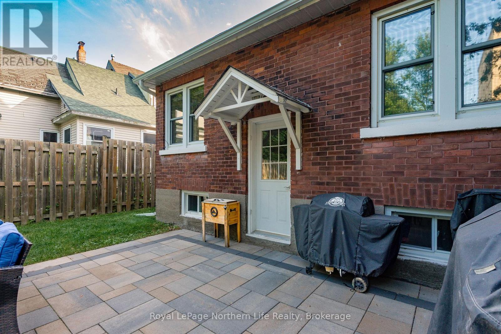 833 MCINTYRE STREET W - 45