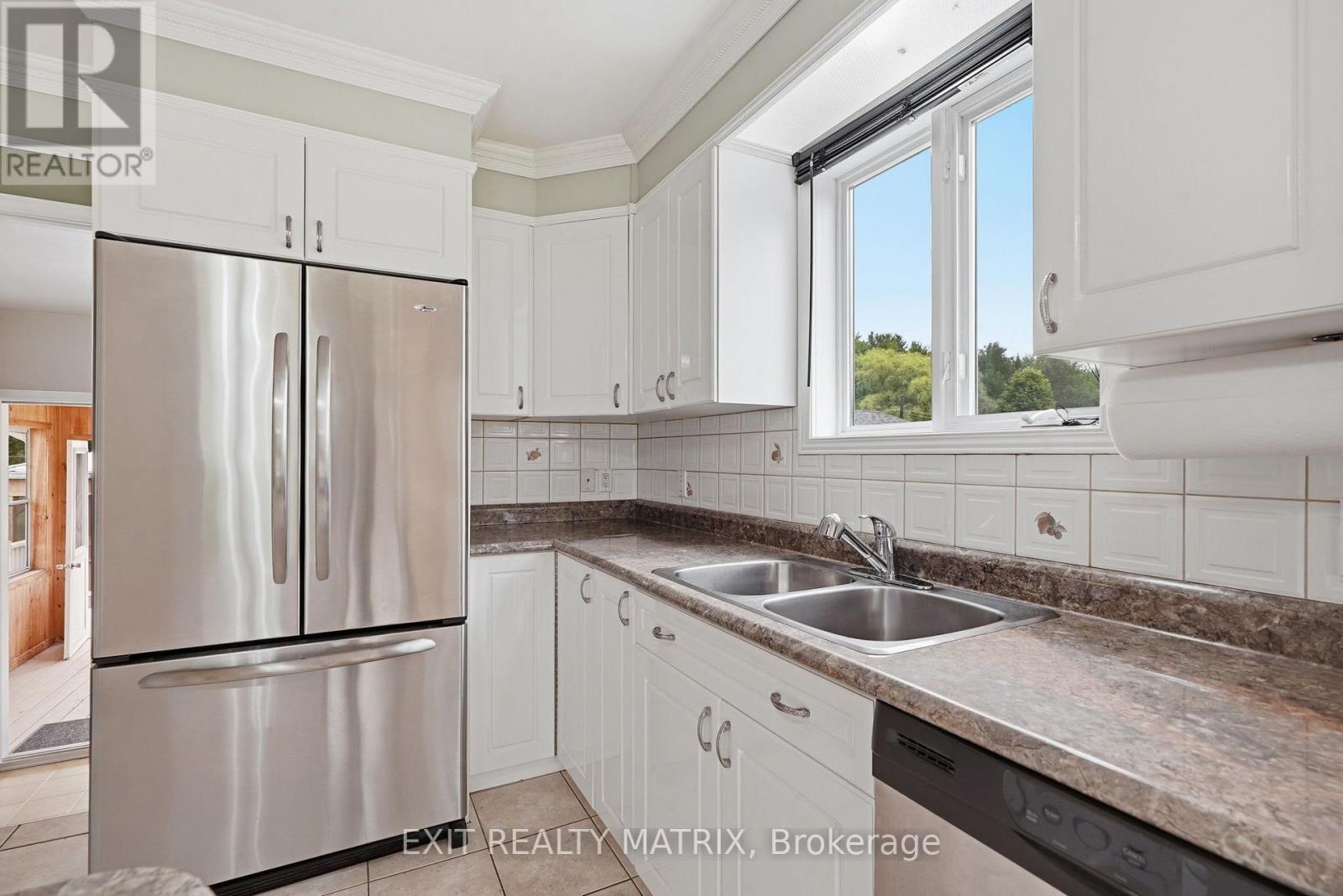563 LAJEUNESSE ROAD - 13