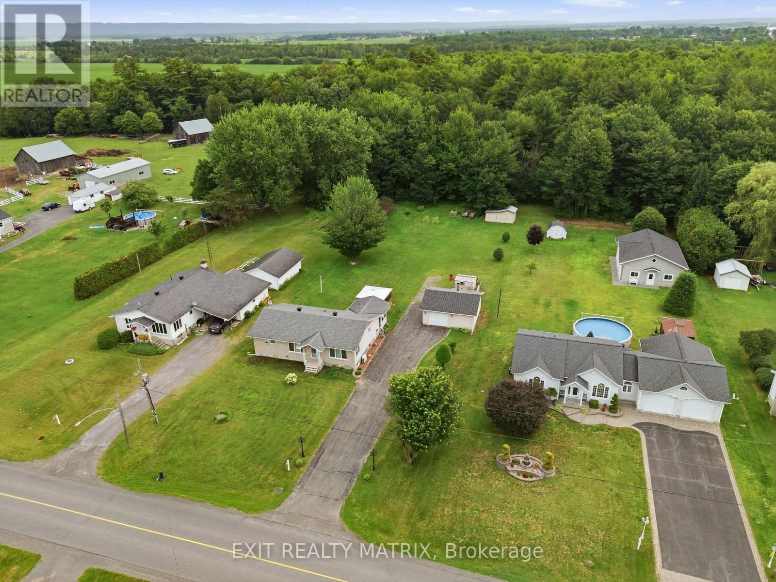 563 LAJEUNESSE ROAD - 33