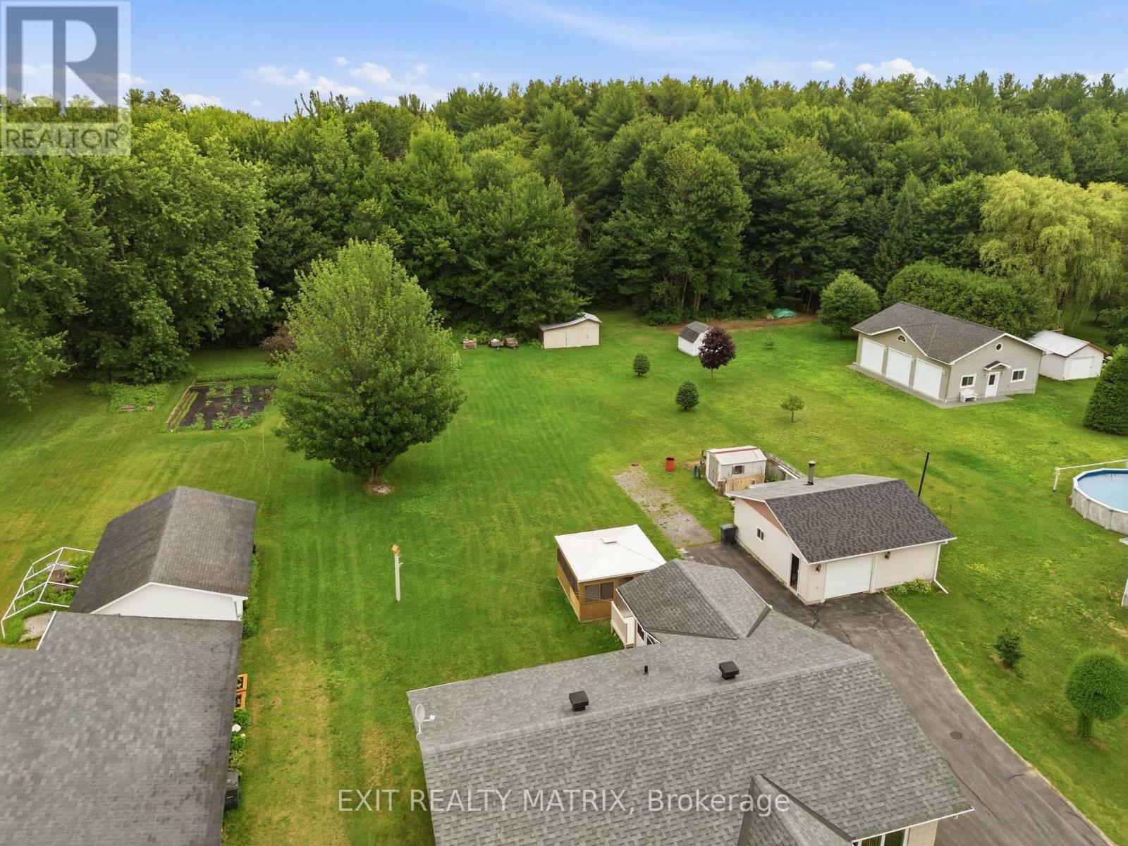 563 LAJEUNESSE ROAD - 34
