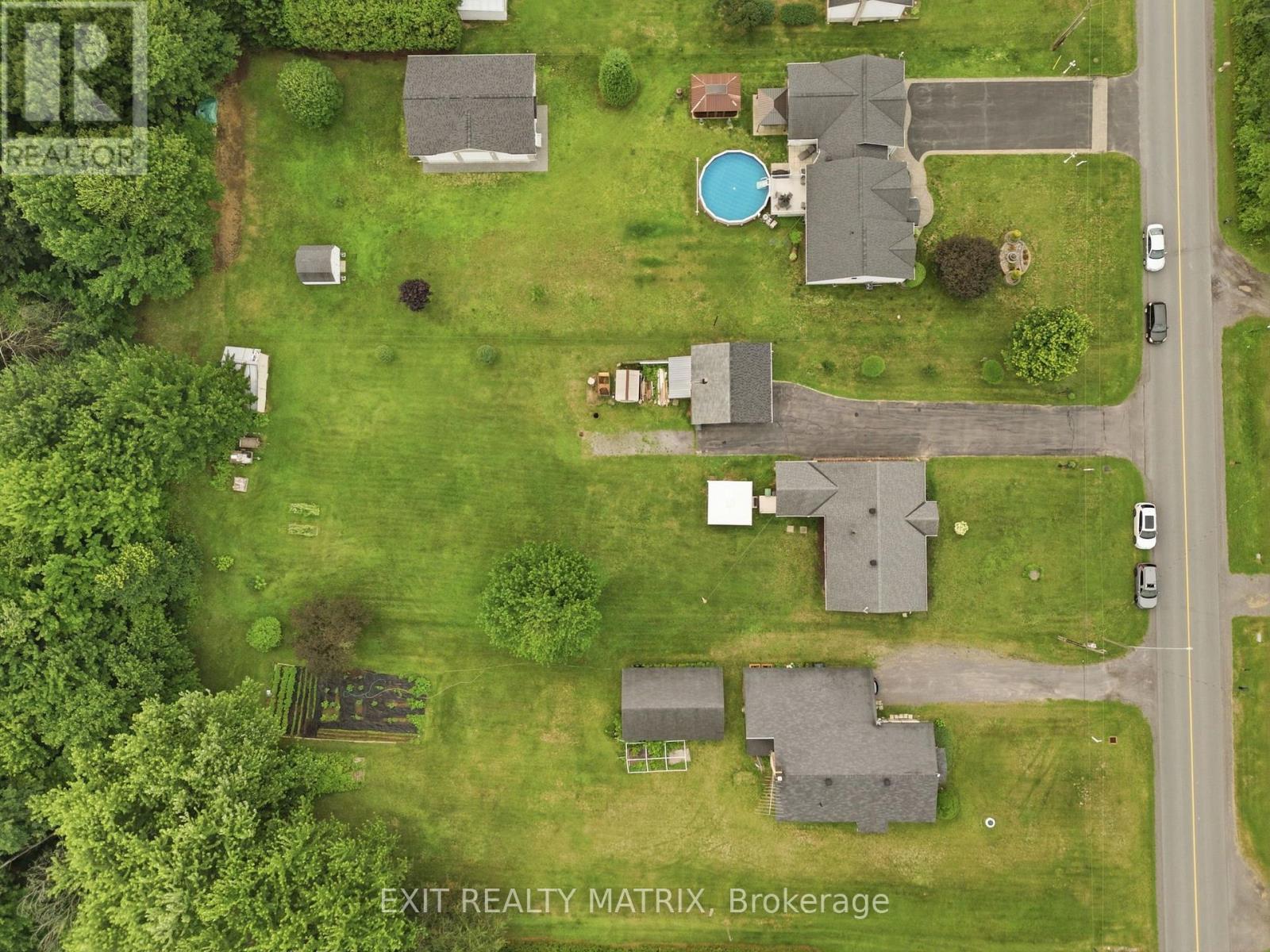 563 LAJEUNESSE ROAD - 38