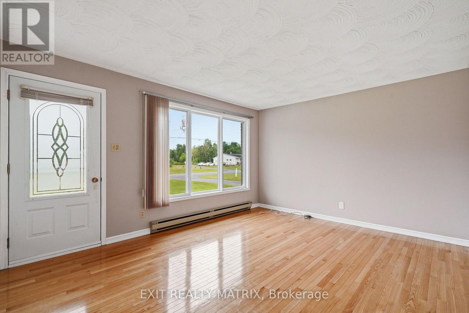 563 LAJEUNESSE ROAD - 4