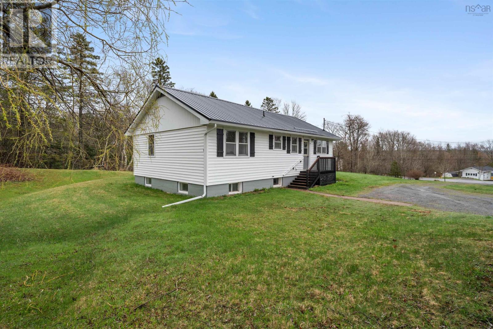 945 Pictou Road - 16