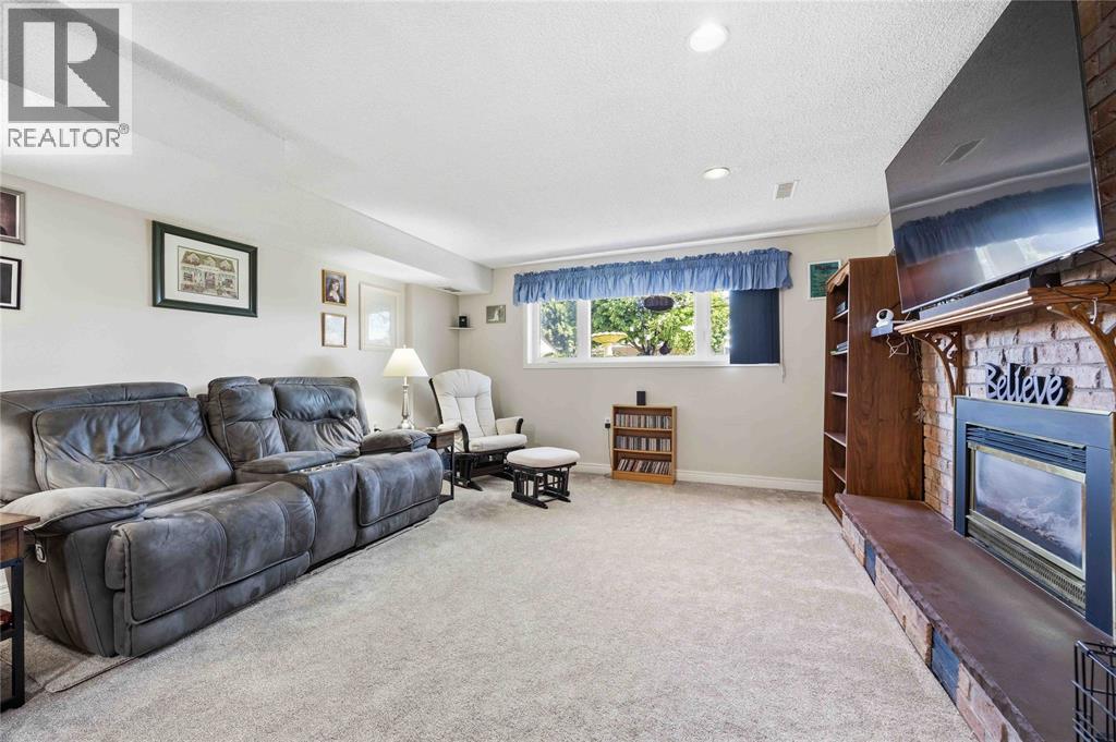 95 Turner DRIVE - 28