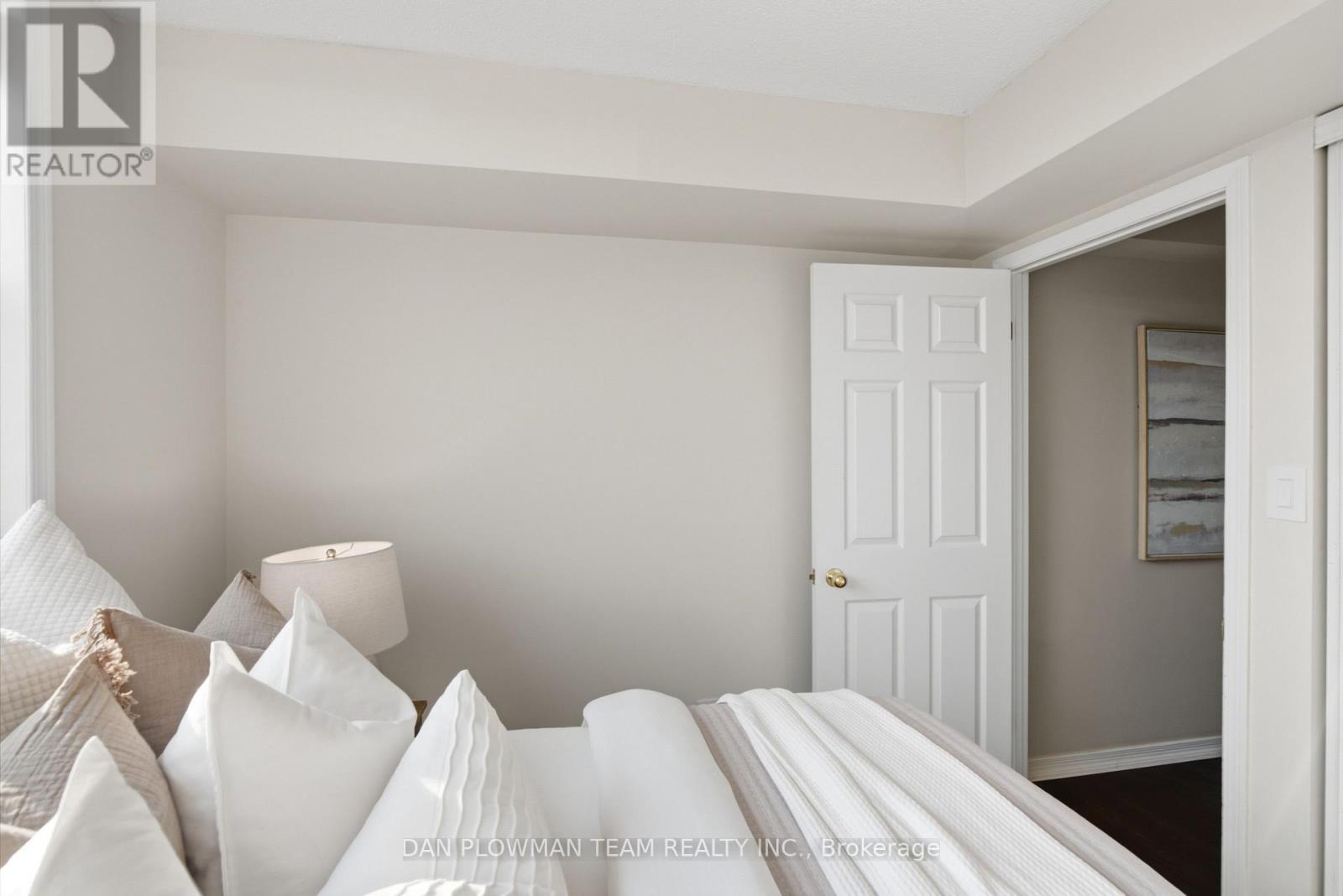 #702 80 ATHOL STREET E - Image 32