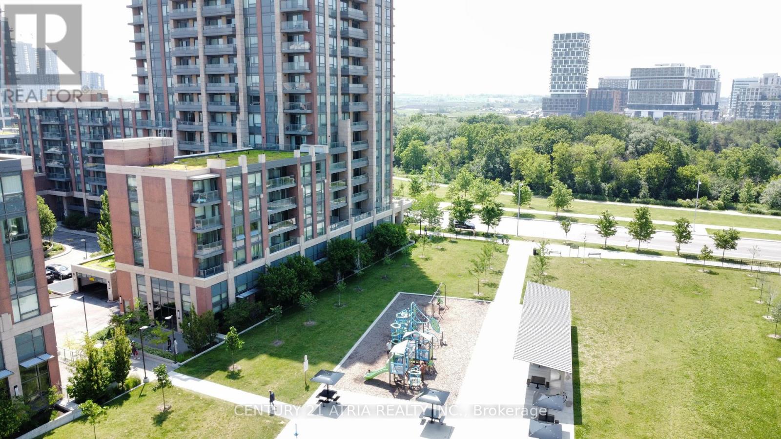 #223 18 UPTOWN DRIVE - 28