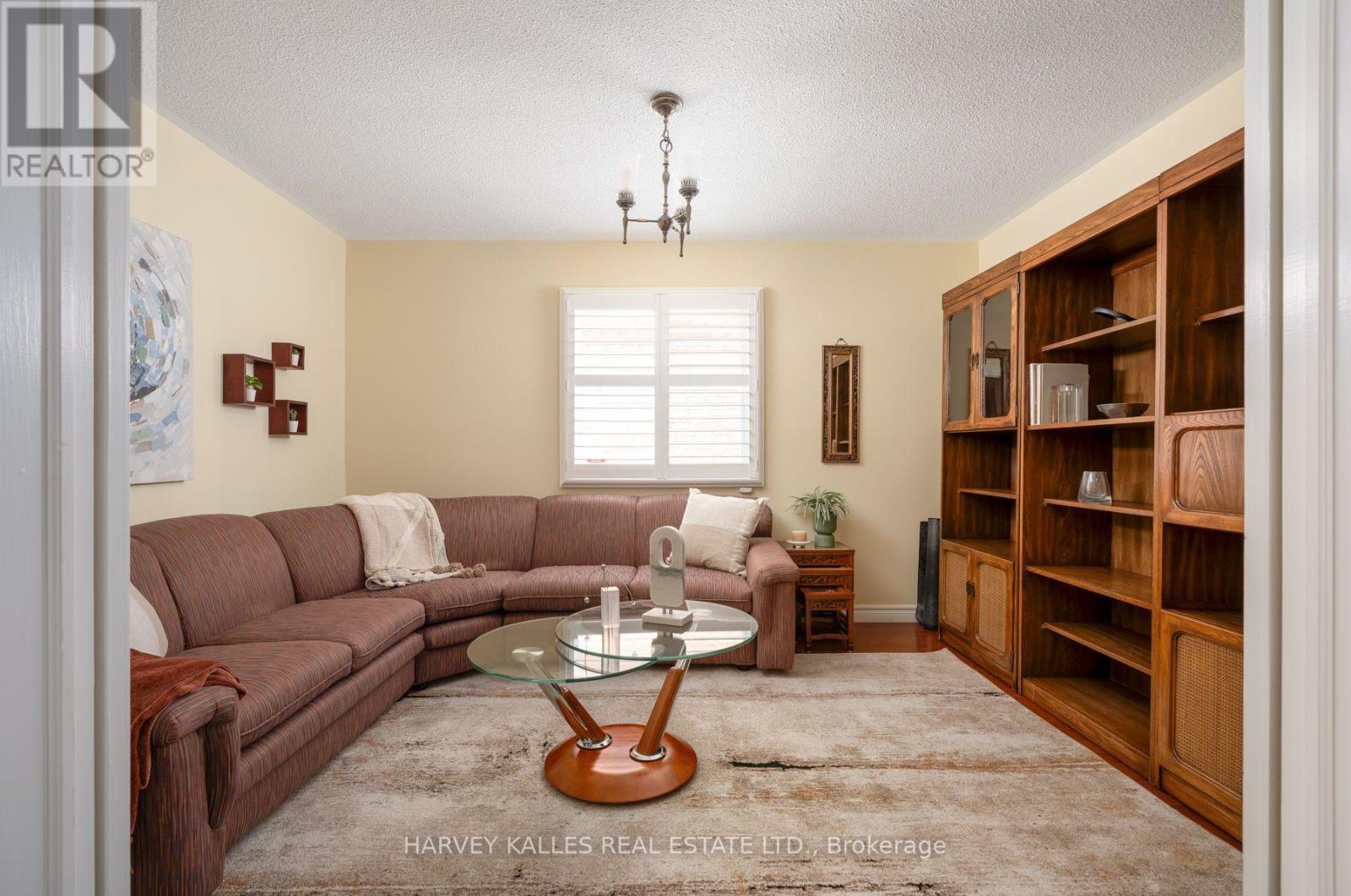 17 PETERBOROUGH AVENUE - Image 21