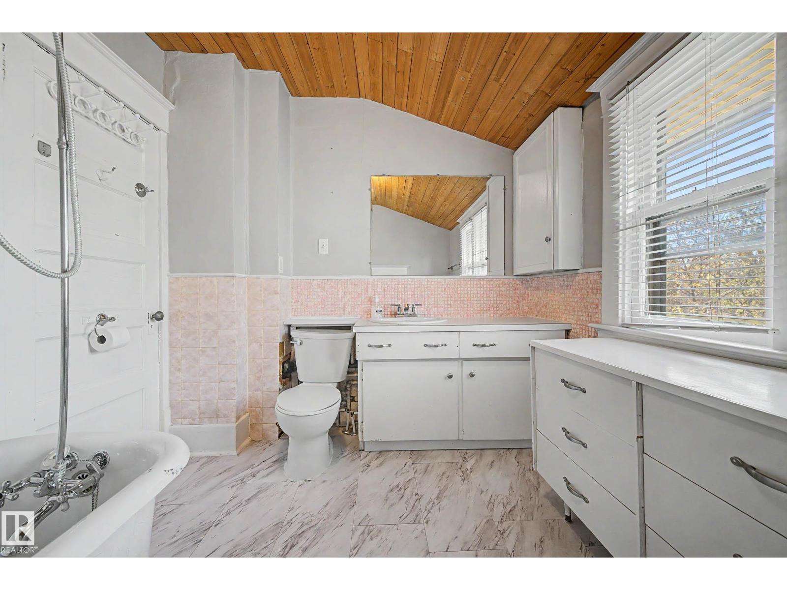 11634 123 ST NW - 29