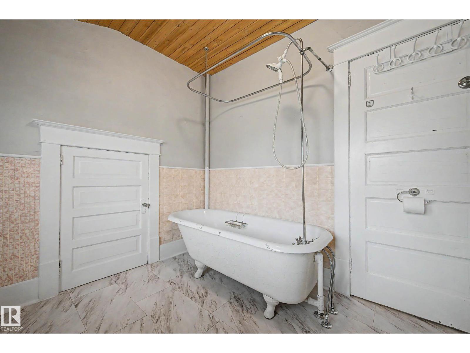11634 123 ST NW - 28