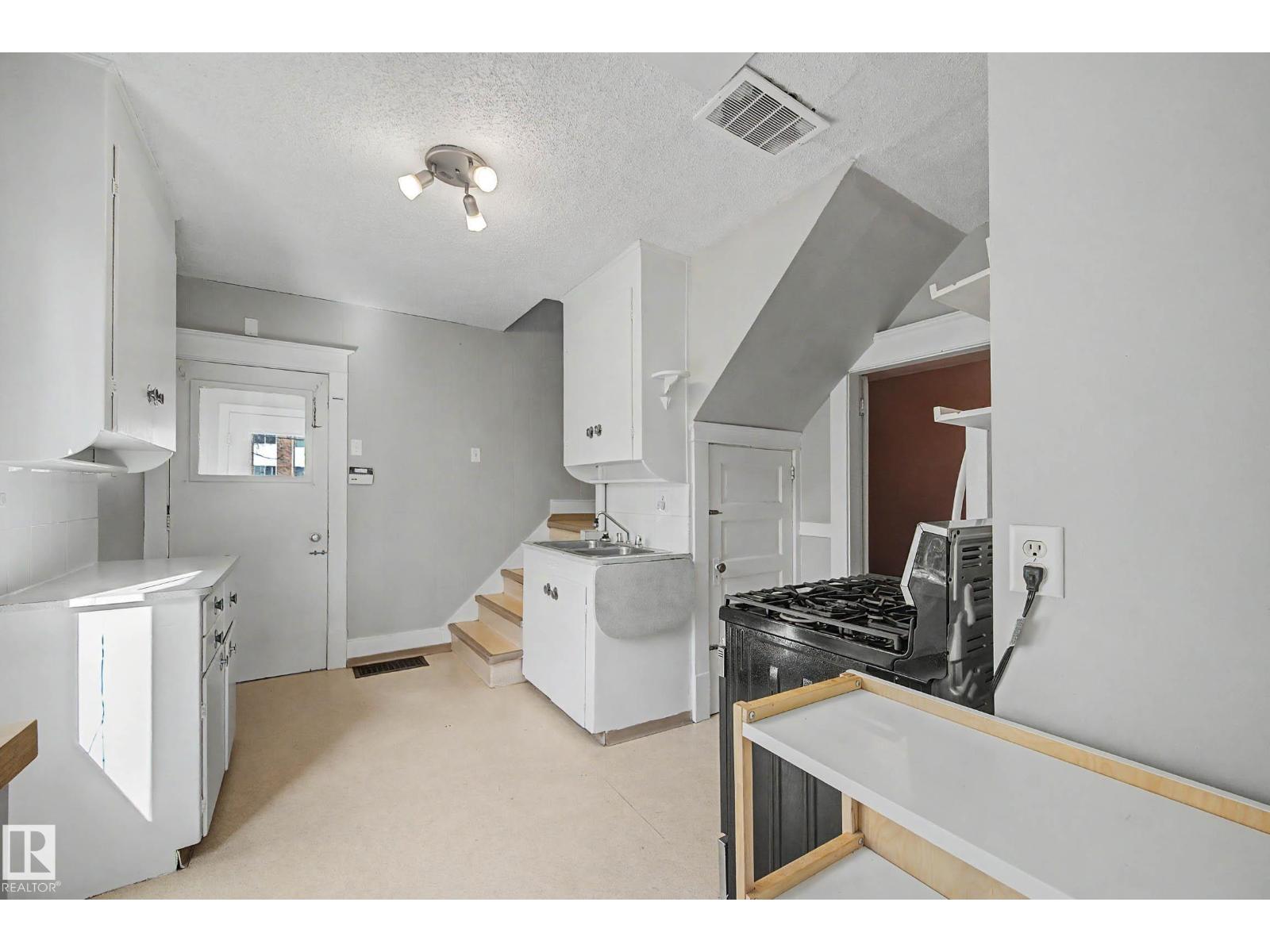 11634 123 ST NW - 14