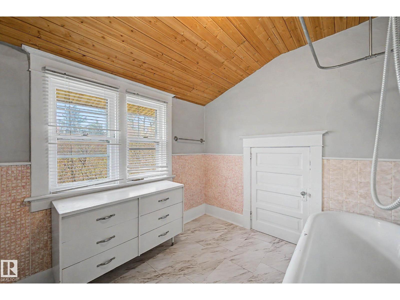 11634 123 ST NW - 27