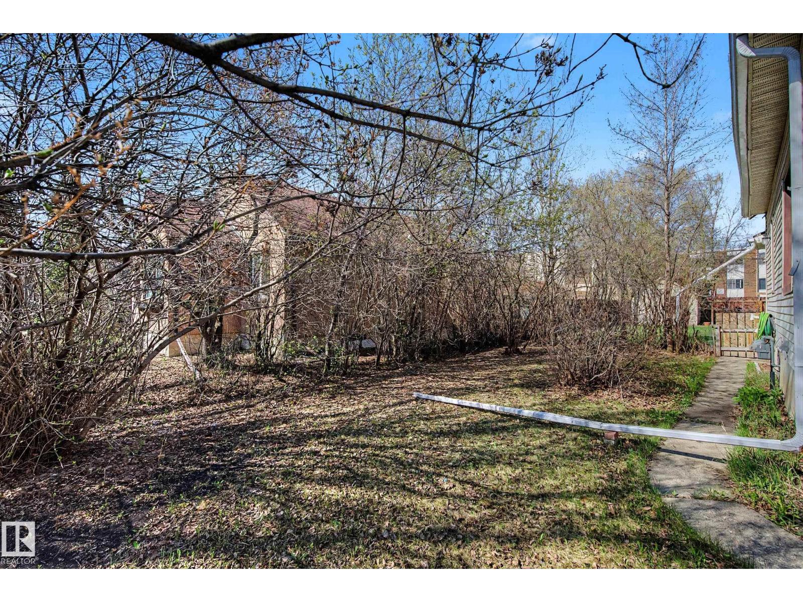 11634 123 ST NW - 32