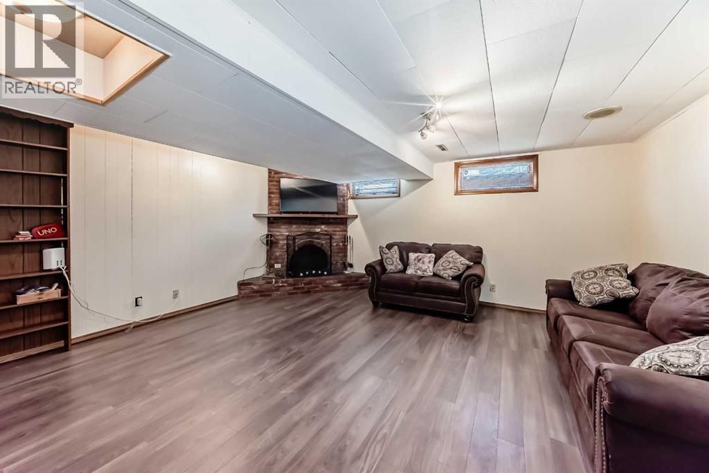 5007 Vallance Crescent NW - 32
