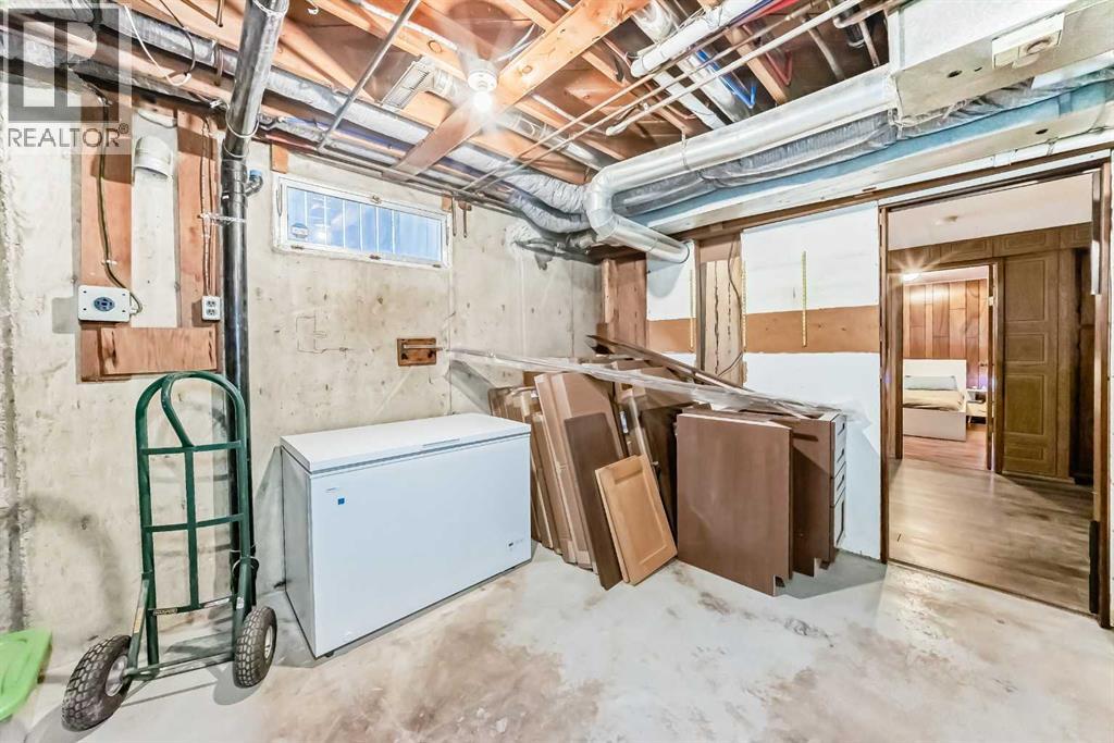 5007 Vallance Crescent NW - 40