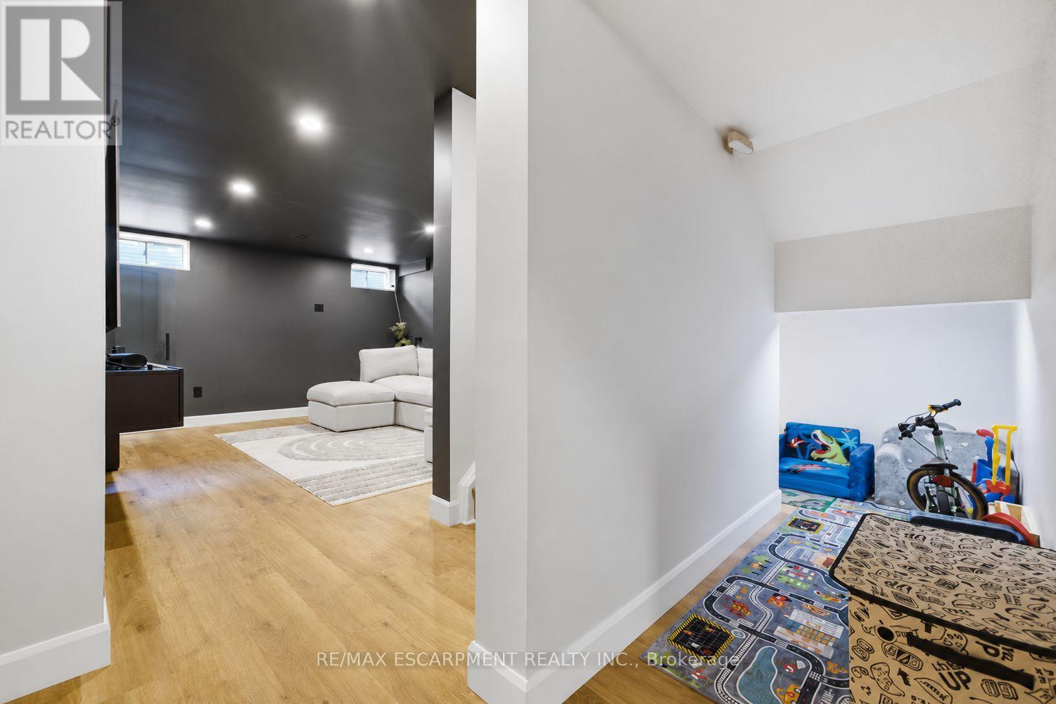 10 COOKE AVENUE - 22