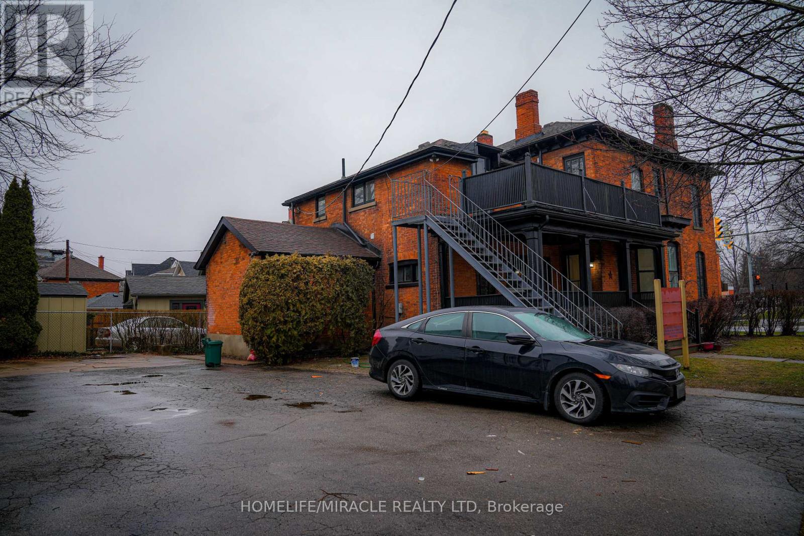 22 WELLAND AVENUE - 1