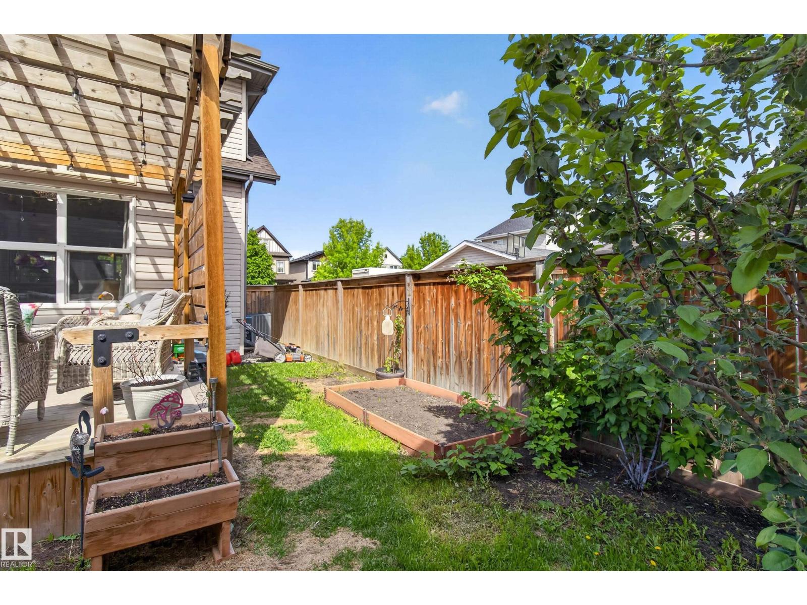 9847 220 ST NW - 32