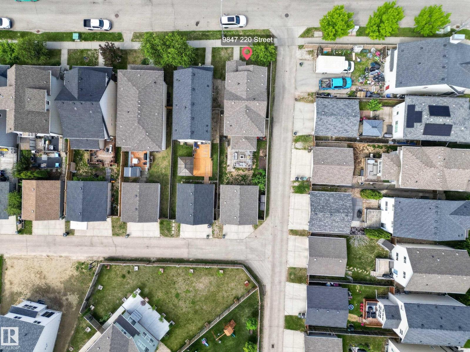 9847 220 ST NW - 38