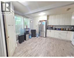 Foyer - 1072 104th Street, North Battleford, SK S9A1N4 Photo 6