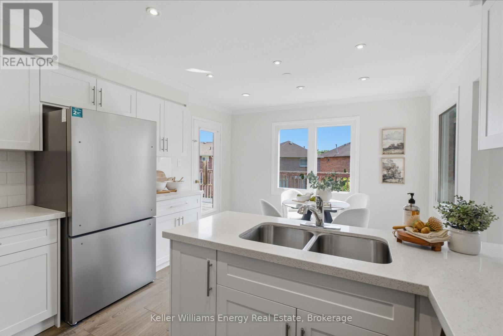21 ROTHERGLEN ROAD N - 10