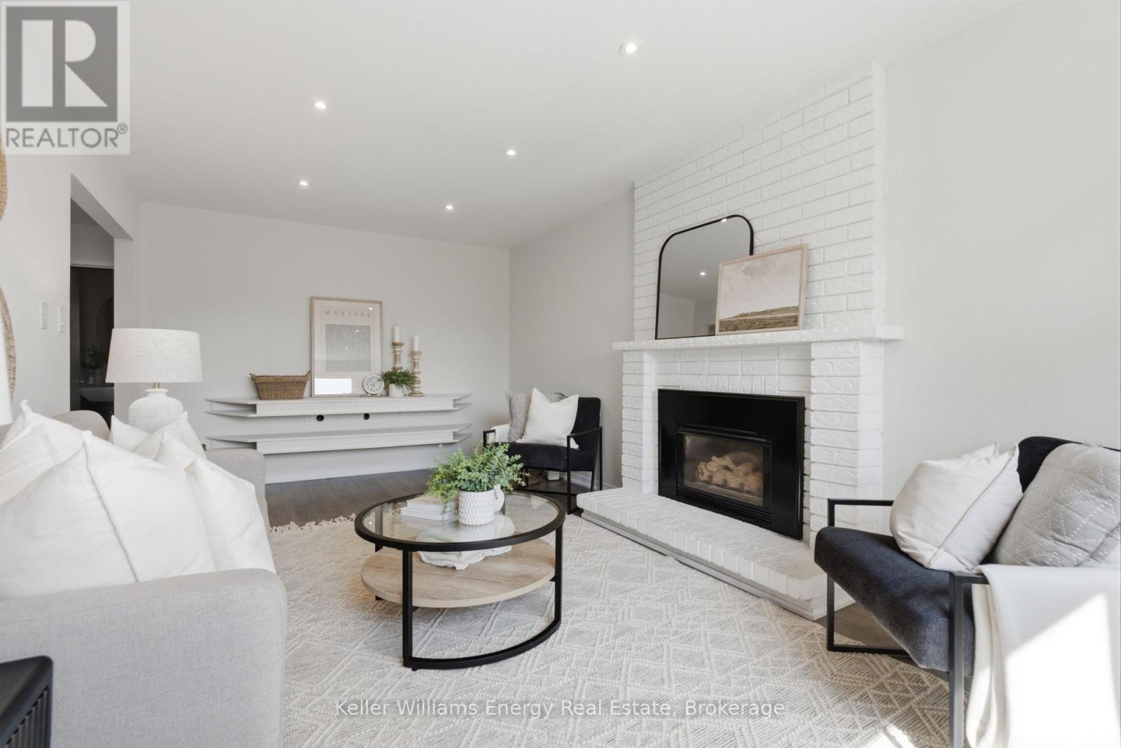 21 ROTHERGLEN ROAD N - 16