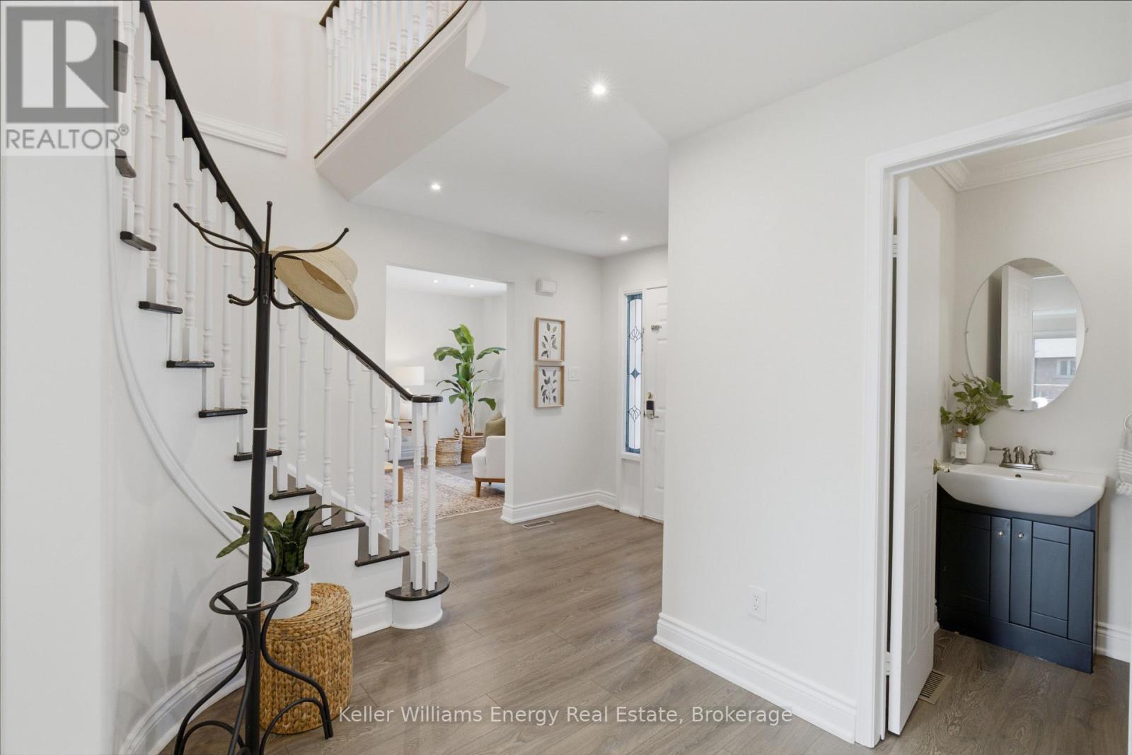 21 ROTHERGLEN ROAD N - 17