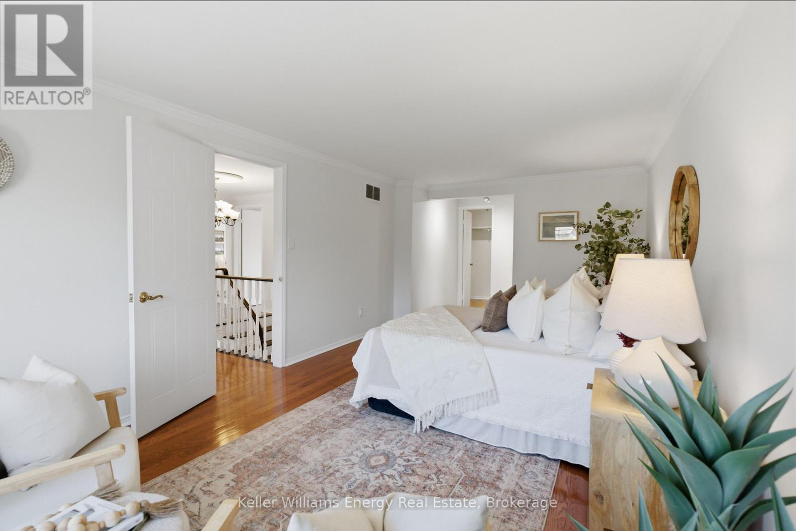 21 ROTHERGLEN ROAD N - 23