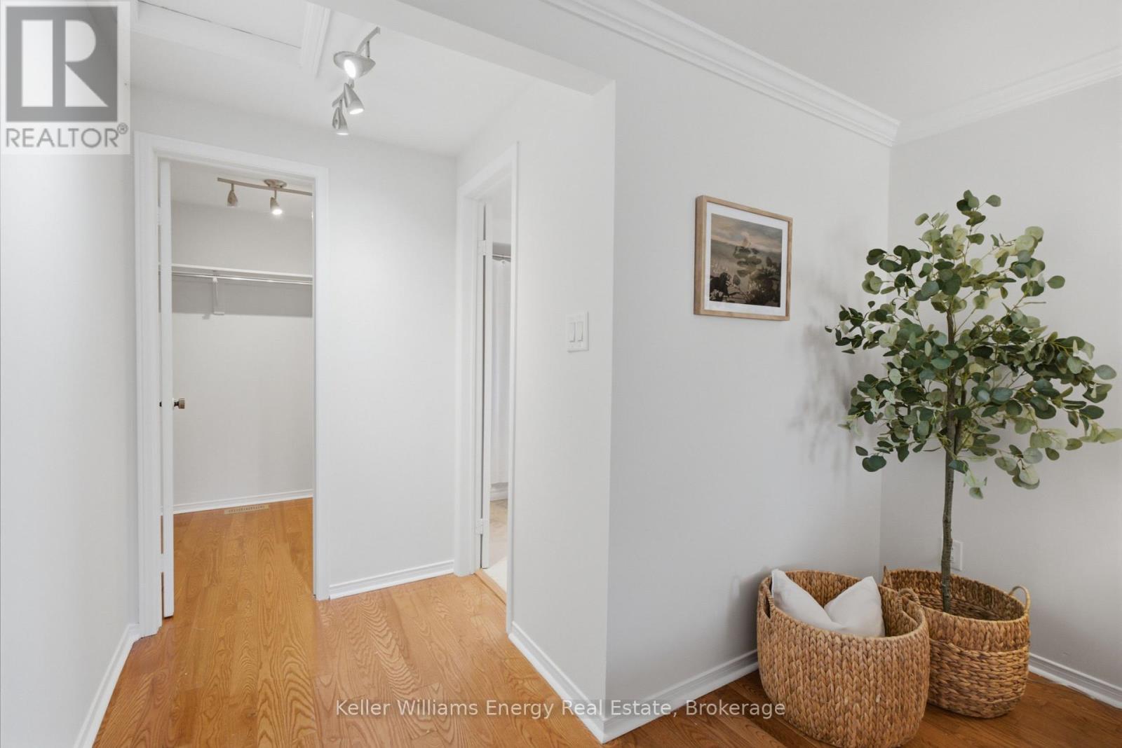 21 ROTHERGLEN ROAD N - 24