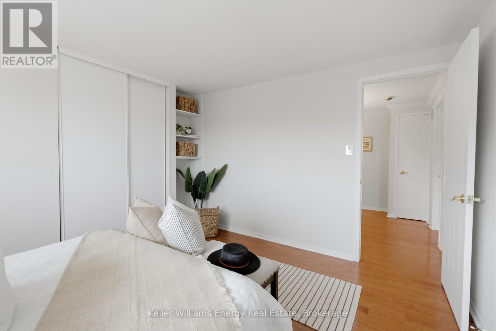 21 ROTHERGLEN ROAD N - 27