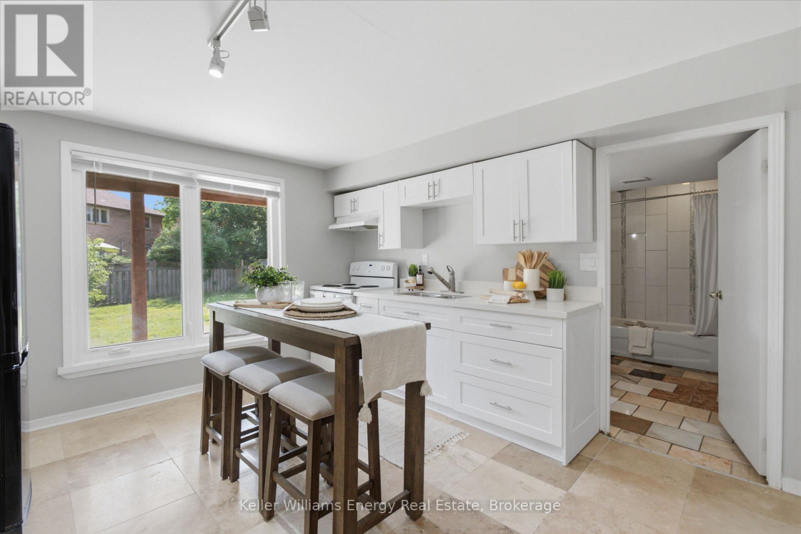 21 ROTHERGLEN ROAD N - 33