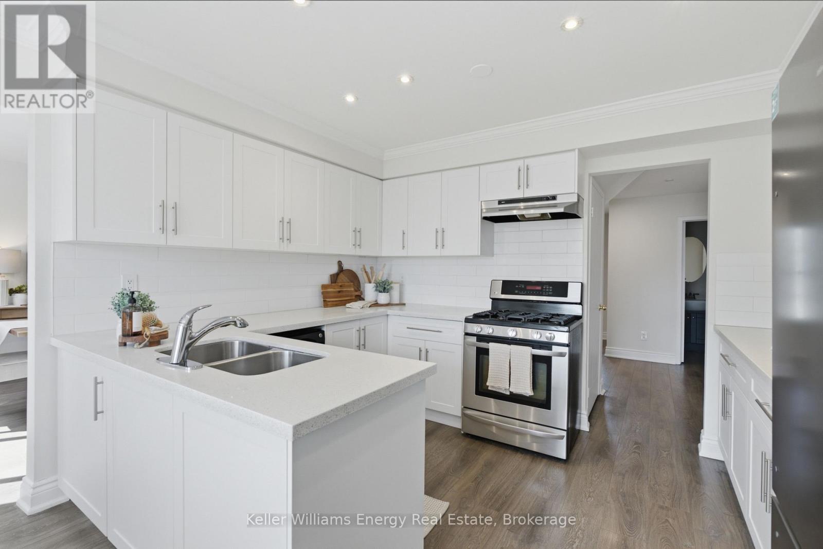 21 ROTHERGLEN ROAD N - 9
