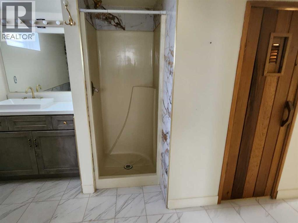 7304 5 Street SW - 14
