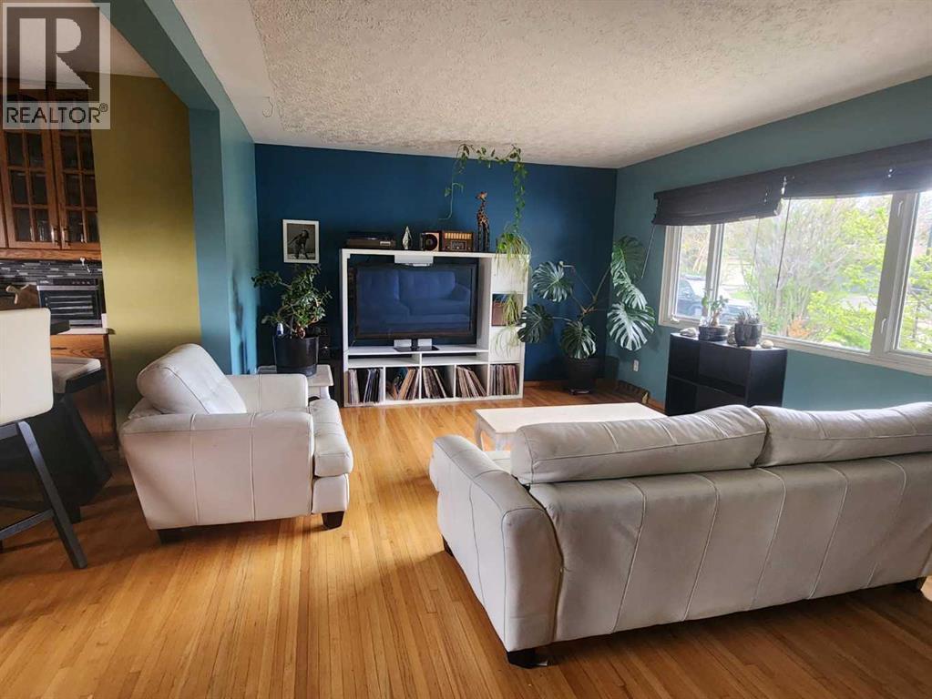 7304 5 Street SW - 3