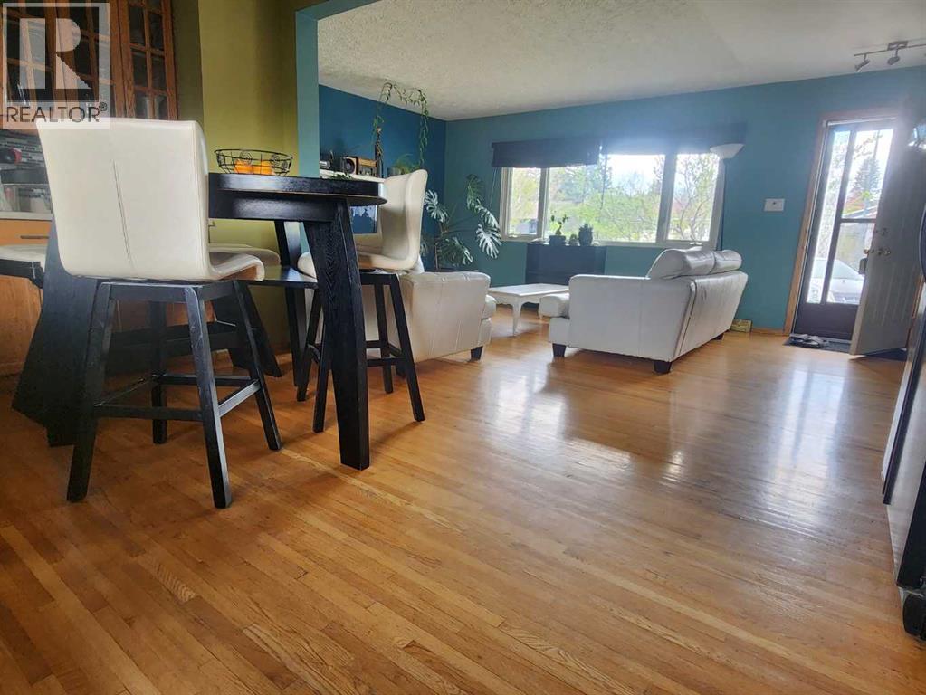 7304 5 Street SW - 4