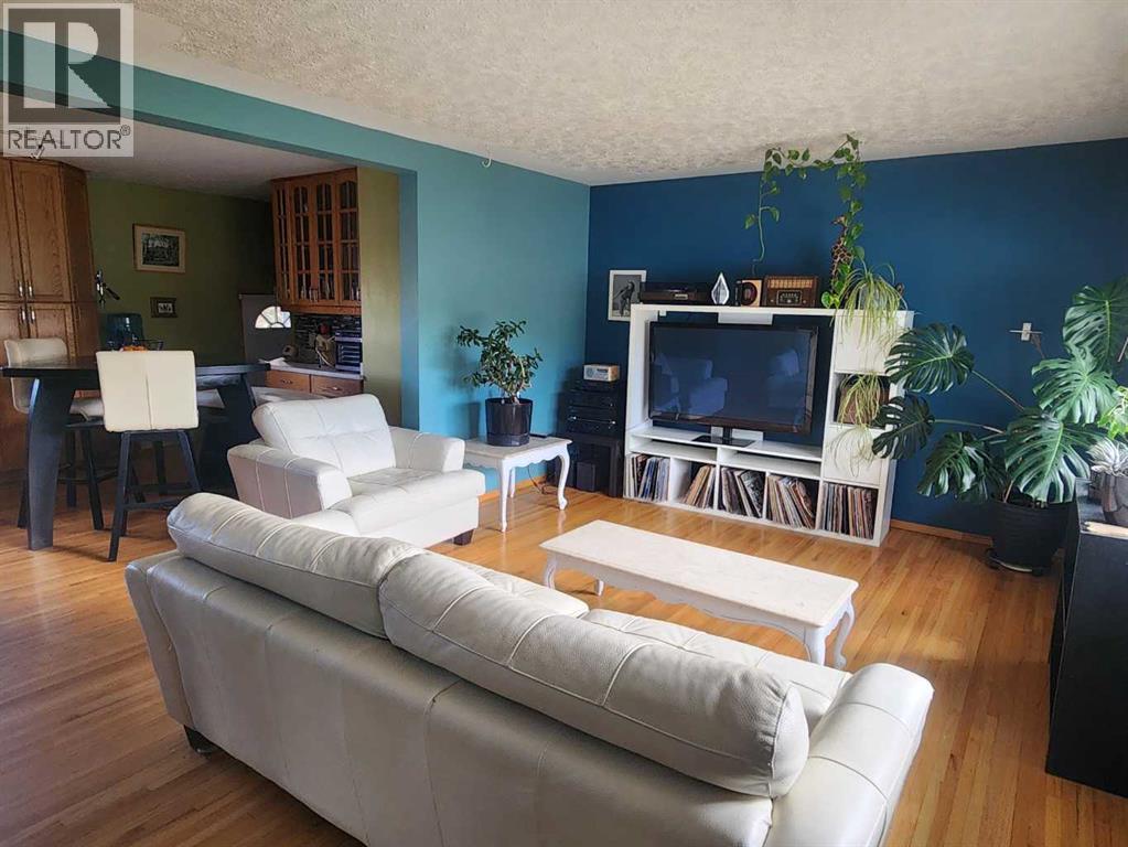 7304 5 Street SW - 5