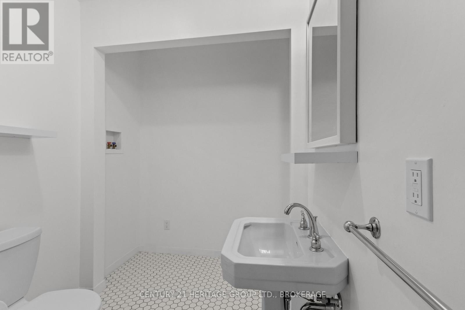 625 KING STREET W - 24