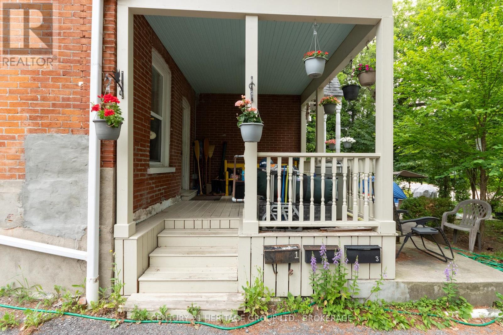 625 KING STREET W - 4