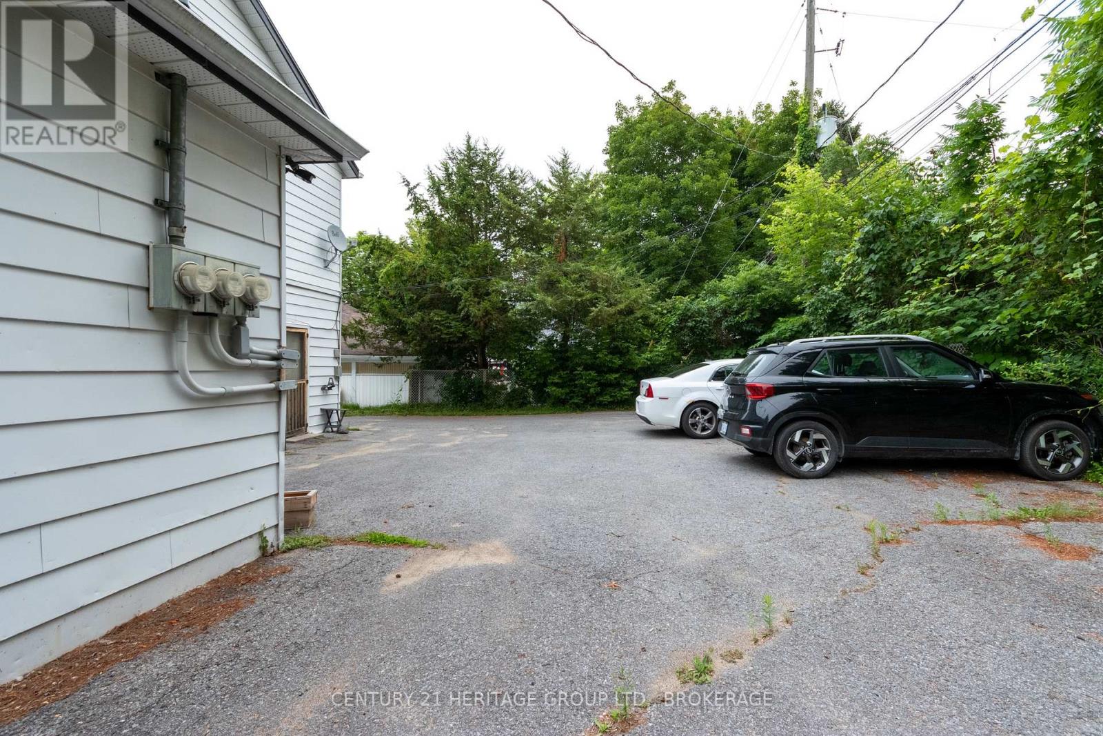 625 KING STREET W - 8