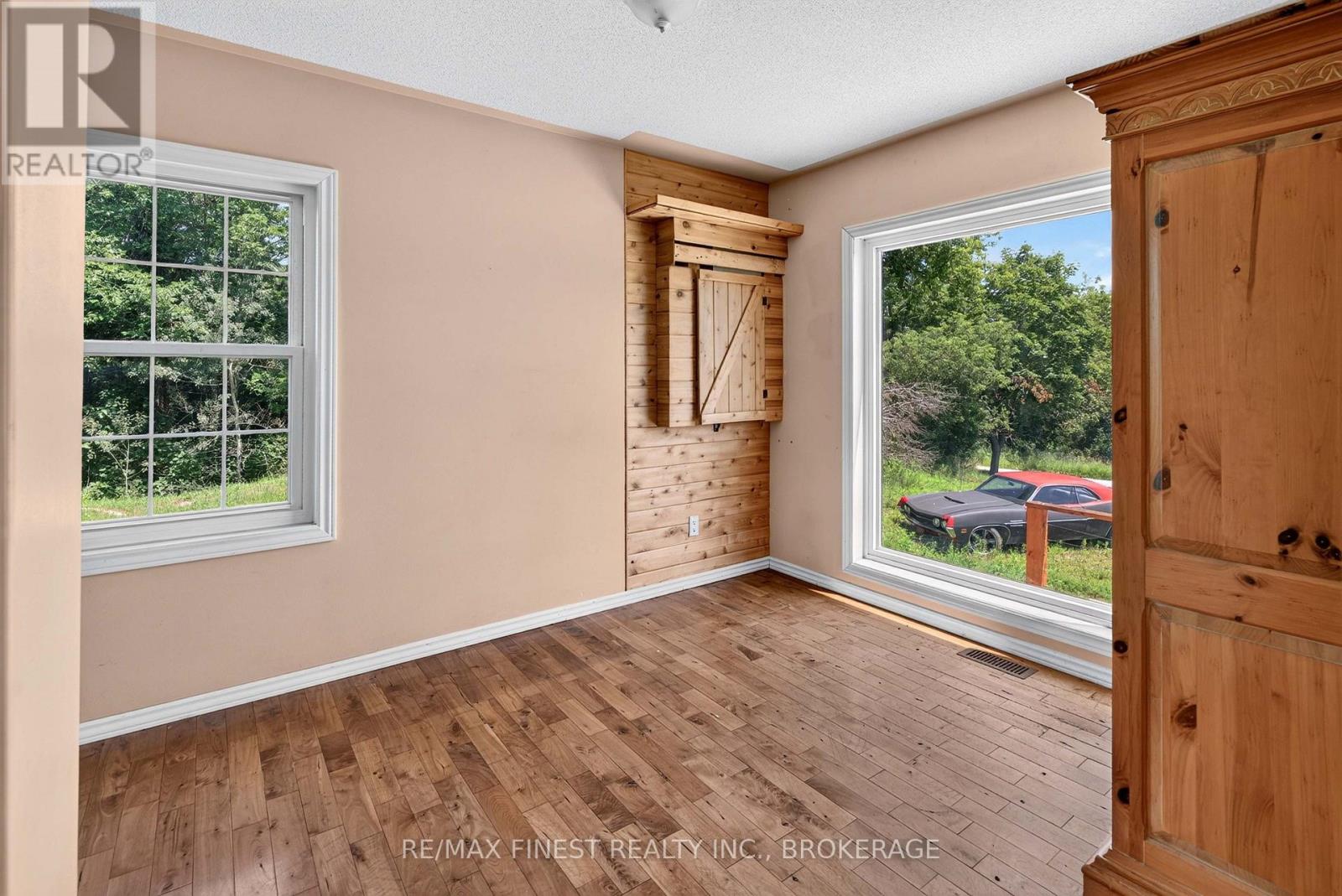 141 SILVER LAKE LANE 22 - Image 4