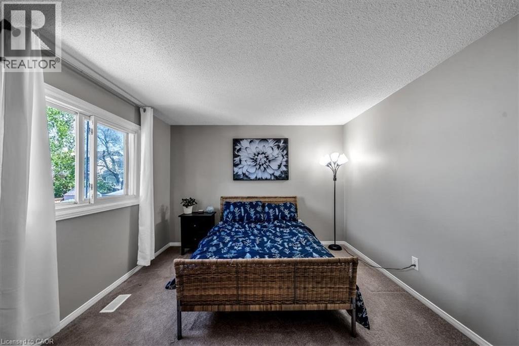 732 BENNETT Crescent - 21