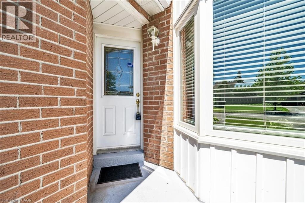 732 BENNETT Crescent - 36