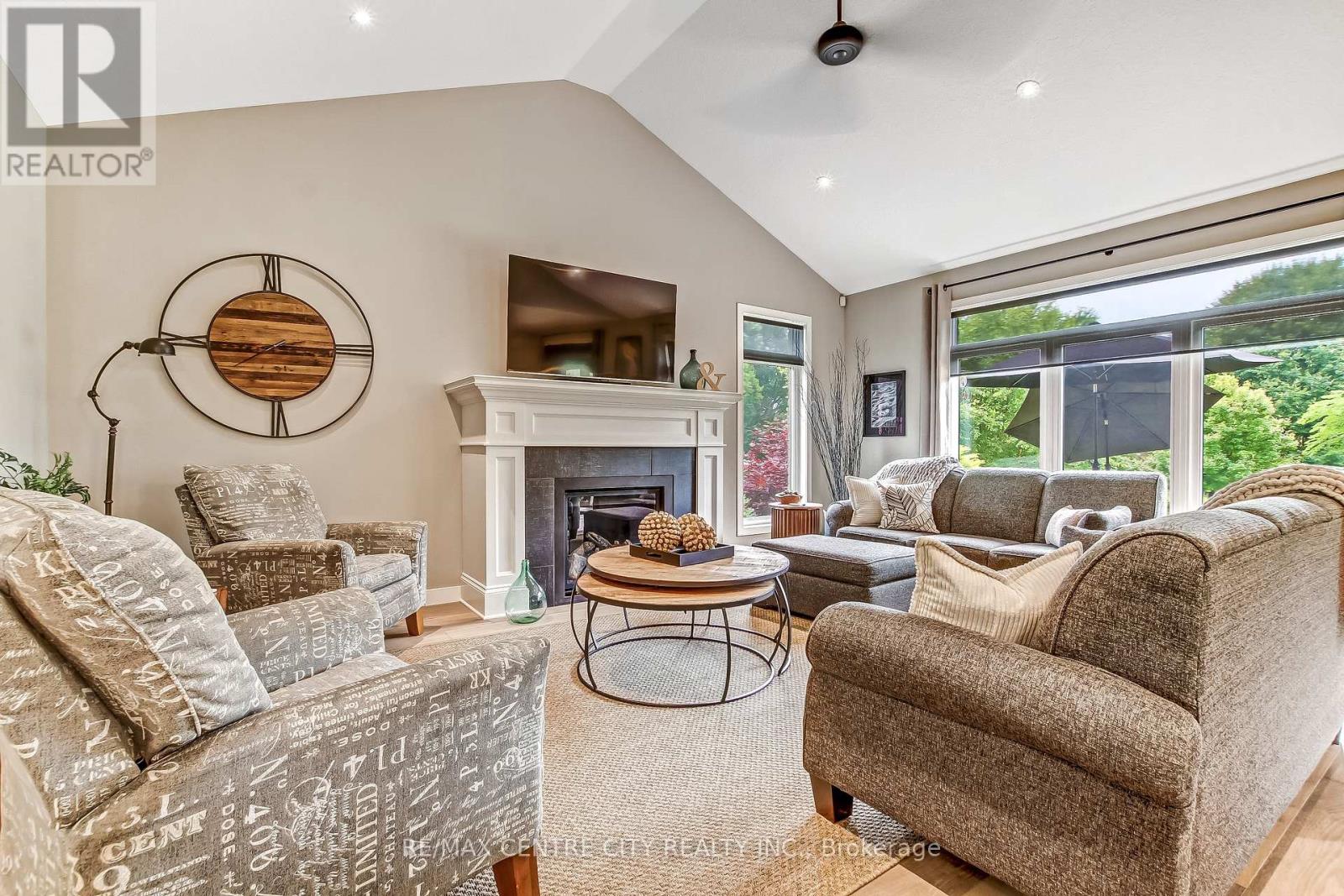 23 LINCOLN'S COVE - Image 11