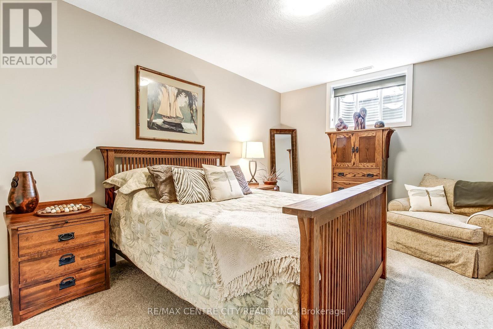 23 LINCOLN'S COVE - Image 26