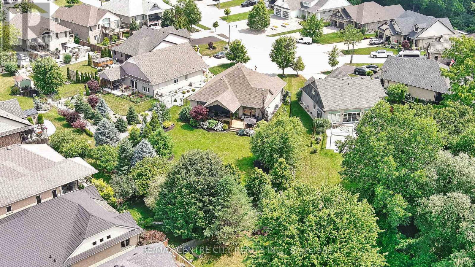 23 LINCOLN'S COVE - Image 3
