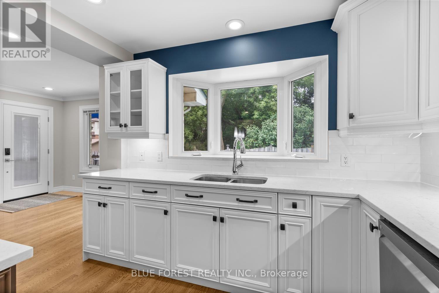 935 COUNTRY CLUB PLACE - Image 12