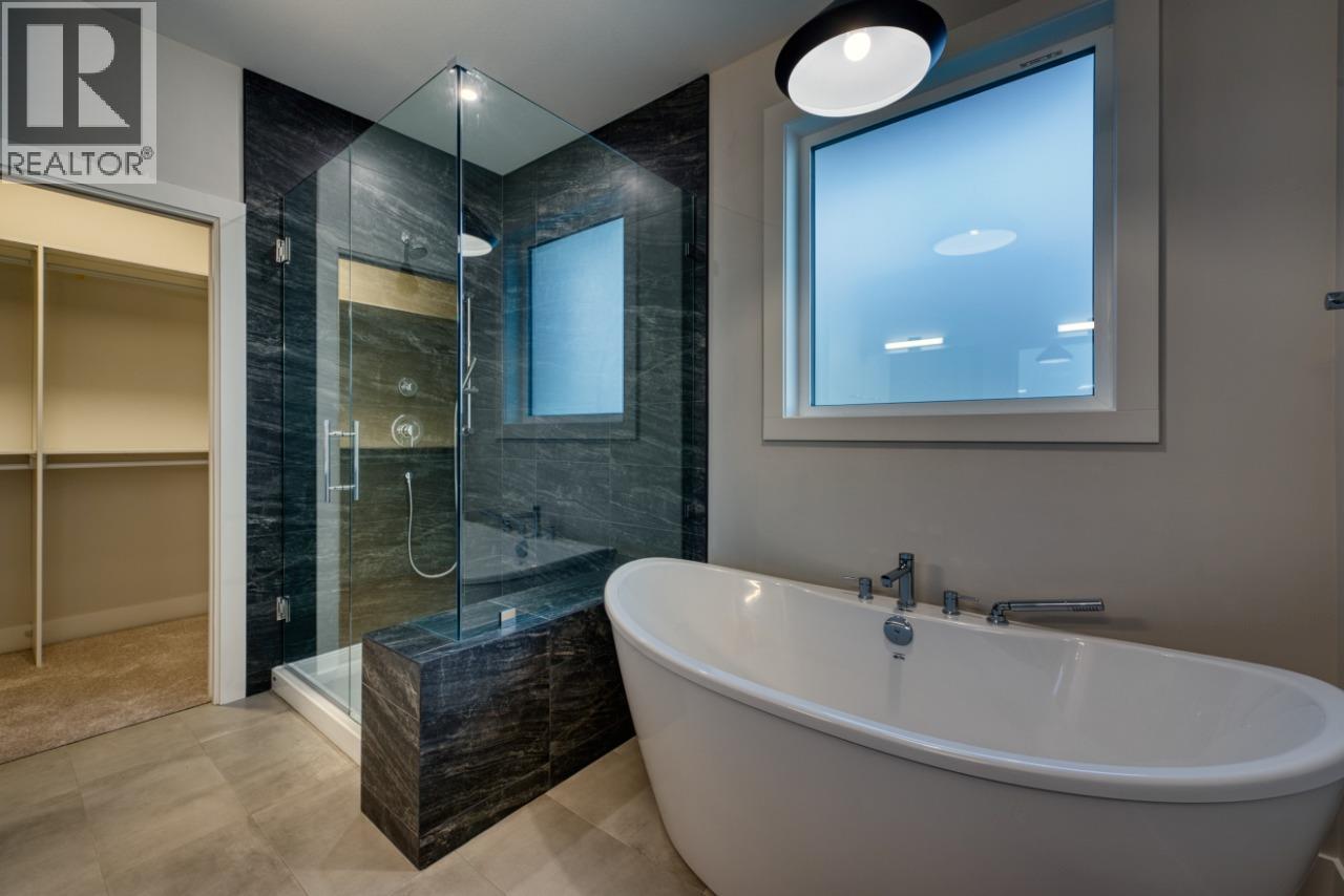  1030 Emslie Street, Kelowna