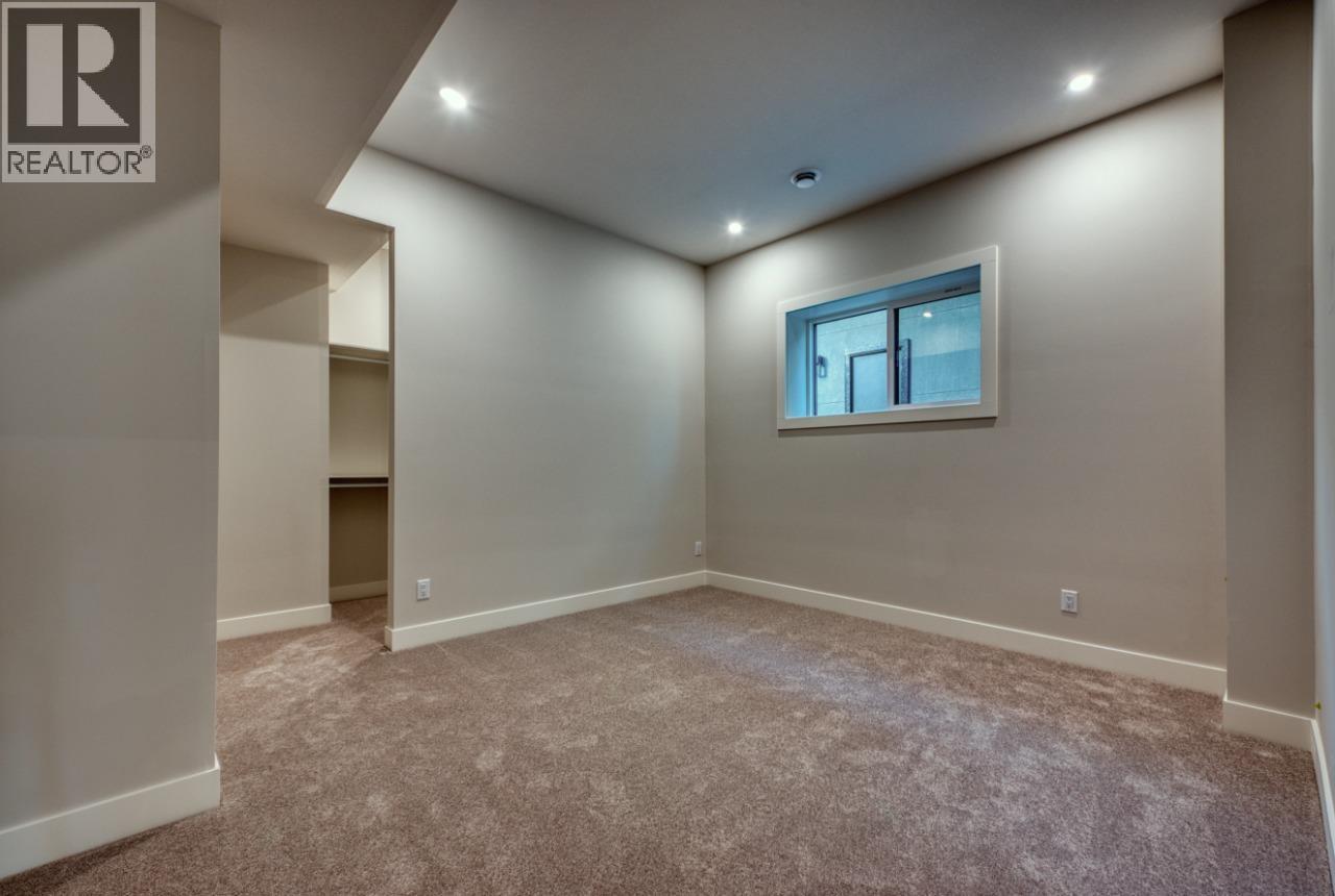  1030 Emslie Street, Kelowna