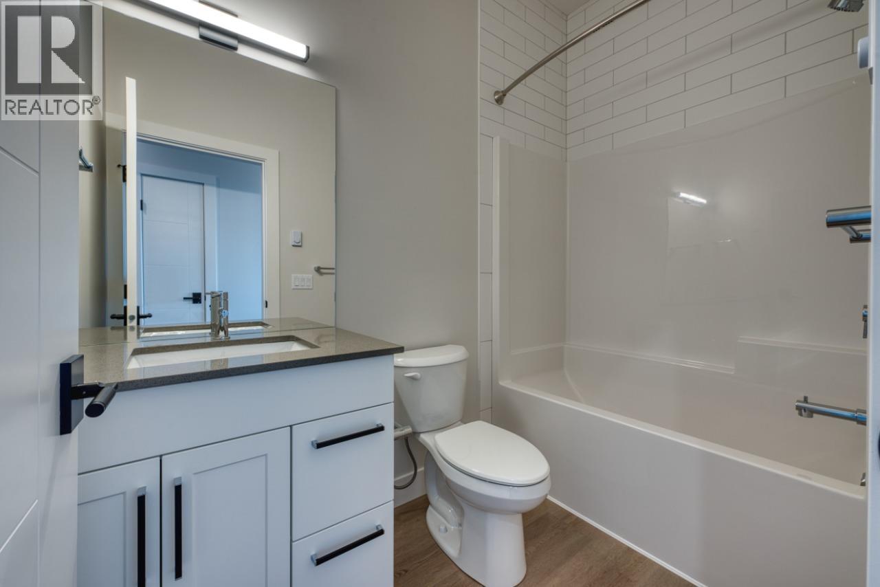 1030 Emslie Street - 46