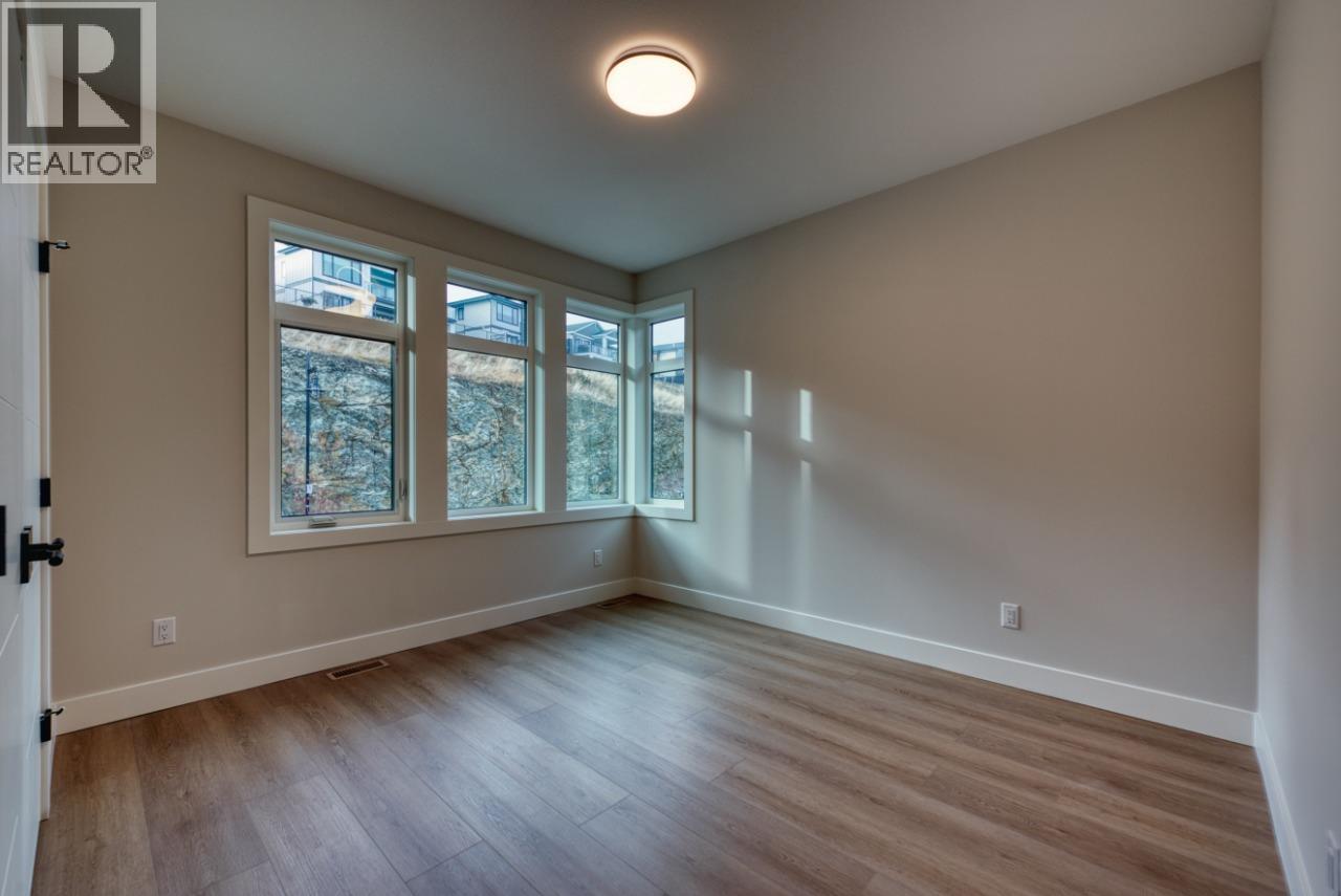  1030 Emslie Street, Kelowna